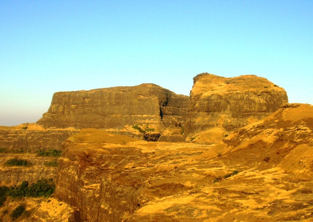 Kulang and Madan forts, two rock plateaus in the Igatpuri Sahyadri